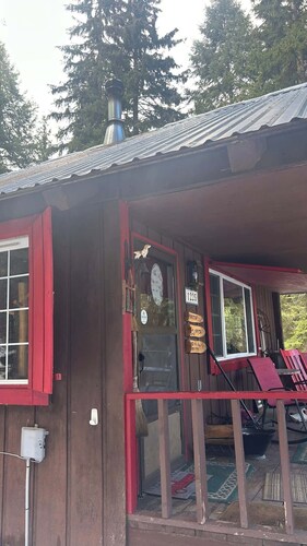 Creekside Cabin, Pet Friendly, Lake Access!