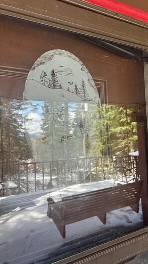 Unclassified image, 4 of 15, button -  Creekside Cabin! Serene 3bedroom cabin in Cascade perfect for relaxing getaways (Cascade)