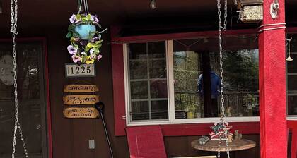 Creekside Cabin, Pet Friendly, Lake Access!