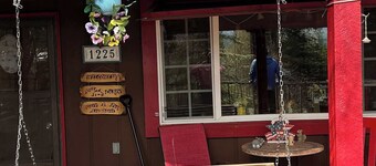 Creekside Cabin, Pet Friendly, Lake Access!