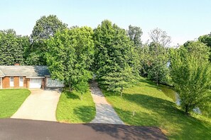 Exterior - Mountain Stream-4 Bed-River -Walk to downtown Pigeon Forge\Free Tickets (Pigeon Forge)