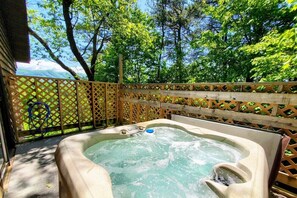 Outdoor spa tub - Mountain Ridge-VIEWS-Pigeon Forge | Hot Tub, Decks & Fireplace | Sleeps 4 (Pigeon Forge)