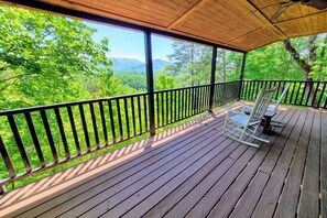 Terrace/patio - Mountain Ridge-VIEWS-Pigeon Forge | Hot Tub, Decks & Fireplace | Sleeps 4 (Pigeon Forge)