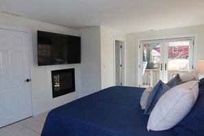 3 bedrooms, free WiFi, bed sheets - Sun Drenched, 0.1 mi to Bike Path, <1 mi to Beaches, Peloton, Games (Chatham)