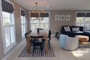 Unclassified image, 4 of 28, button