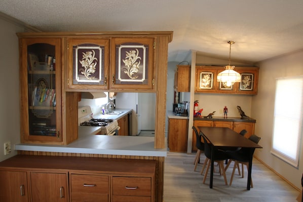 Dining - 2 Bedroom, 2 Bath, Mobile Home, Great Location in Athens, Steps To Bike Path (Athens)
