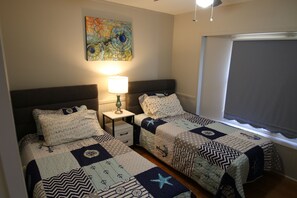 2 bedrooms, iron/ironing board, WiFi, bed sheets - 2 Bedroom, 2 Bath, Mobile Home, Great Location in Athens, Steps To Bike Path (Athens)