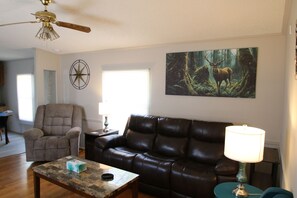 Living area - 2 Bedroom, 2 Bath, Mobile Home, Great Location in Athens, Steps To Bike Path (Athens)