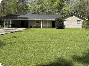 Exterior - Spacious 3-bedroom house with in charming Jasper (Jasper)