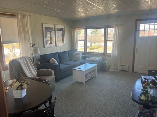 Cozy 3BR Lakefront House