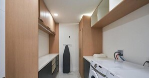 Interior - Peaceful Villa by Glam Homes (Hollywood)