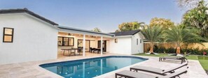 Pool - Peaceful Villa by Glam Homes (Hollywood)