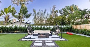 Terrace/patio - Peaceful Villa by Glam Homes (Hollywood)
