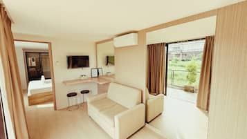 Suite, Kitchen | View from room