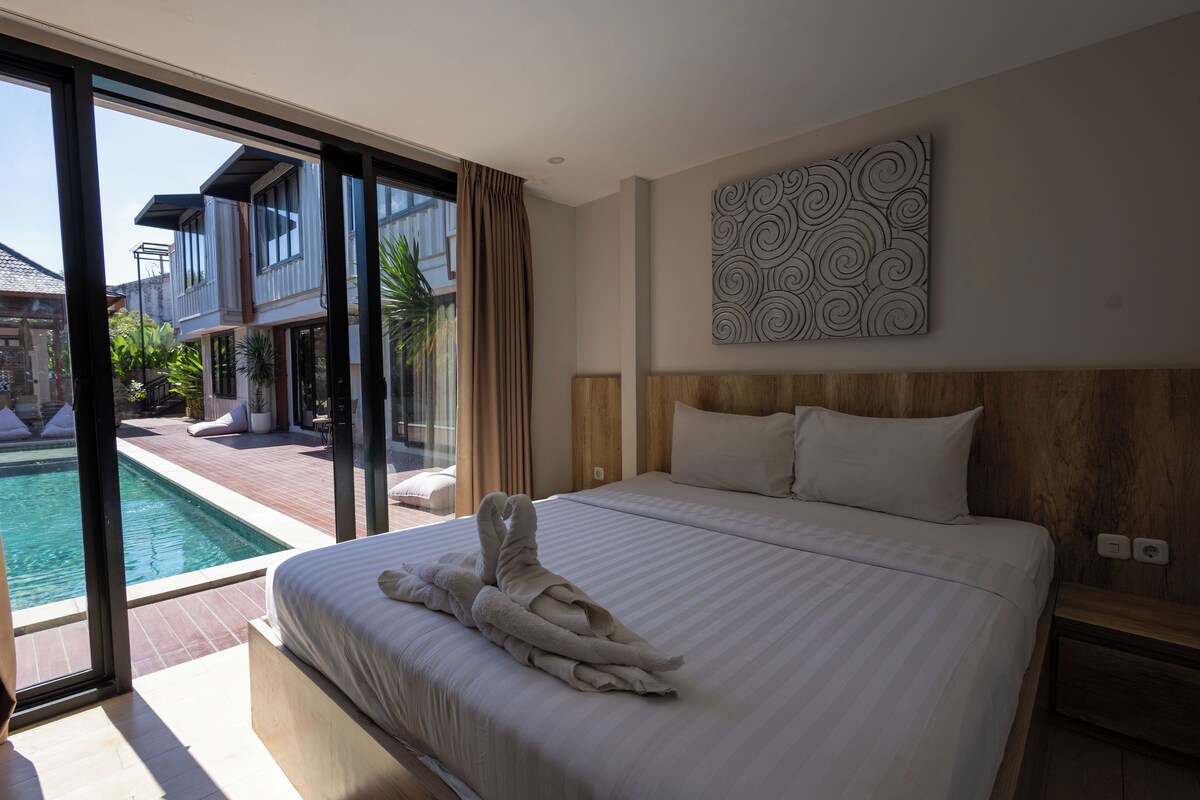 Deluxe Room | Desk, WiFi (free), bed sheets