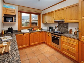 Microwave, oven, dishwasher, highchair - Cosy apartment for 6 guests with WIFI, TV and balcony (Ollon)