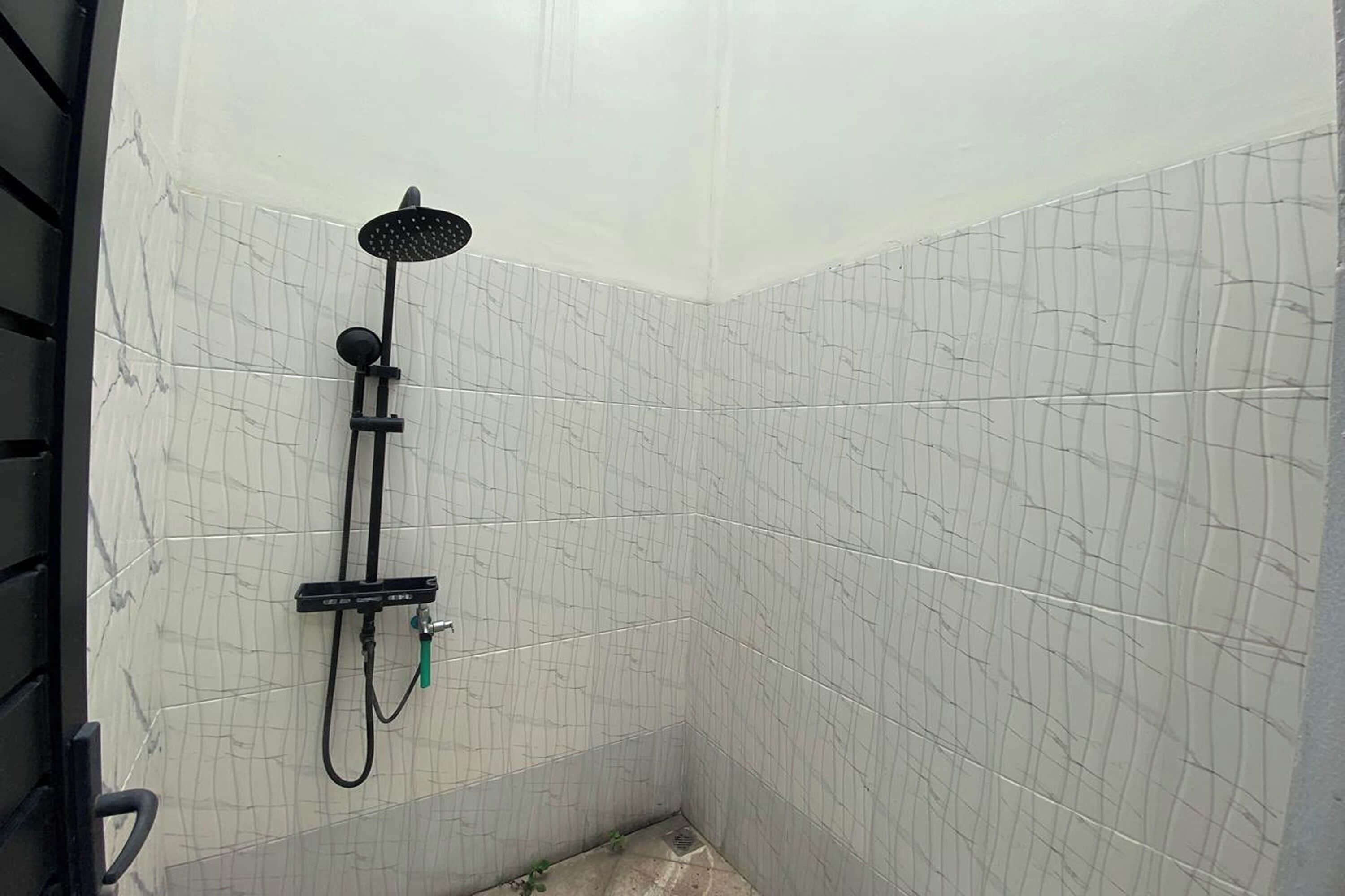 Vila, 2 kamar tidur | Kamar mandi | Shower, pancuran hujan, perlengkapan mandi gratis, dan kloset