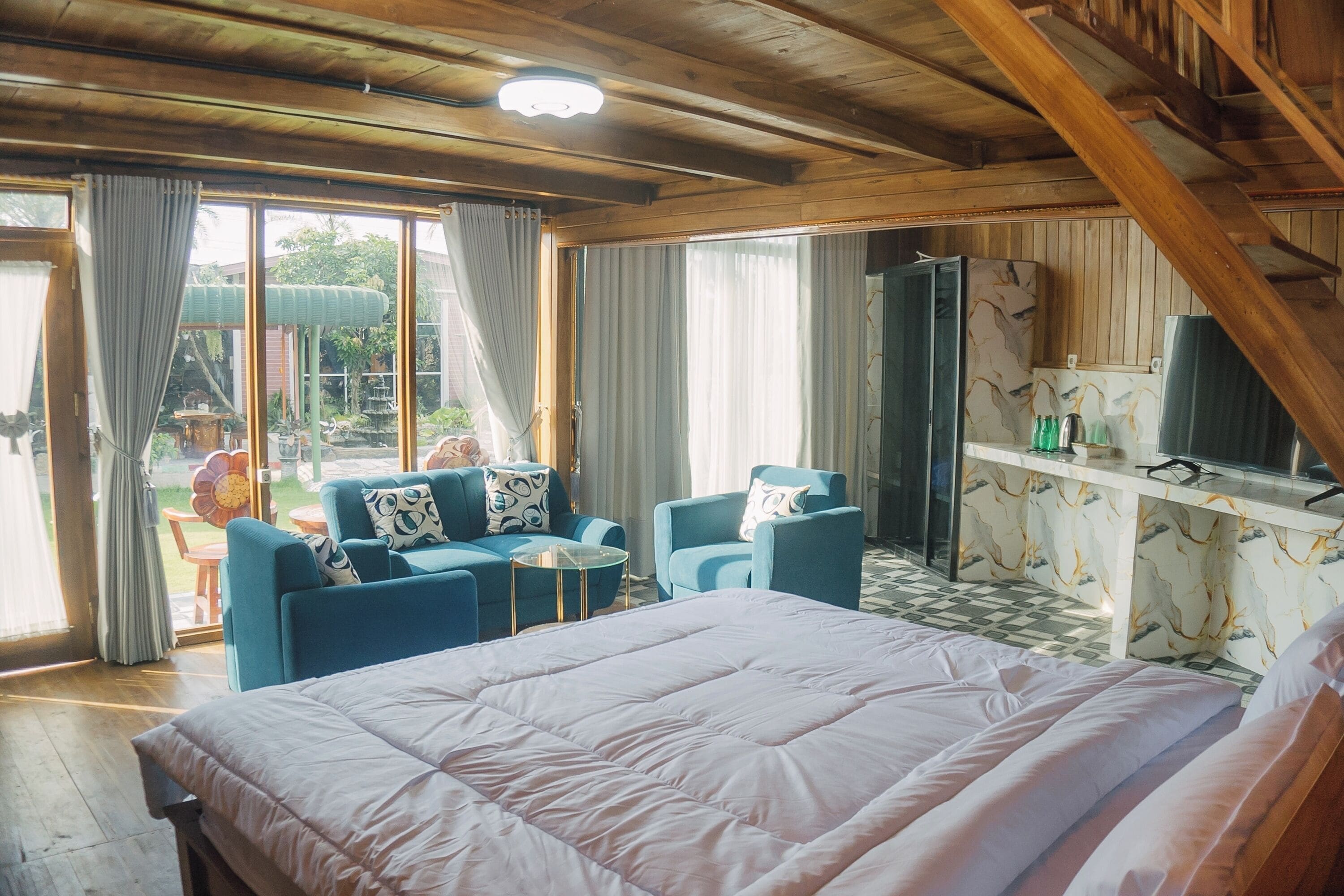 Desk, iron/ironing board, free WiFi, bed sheets