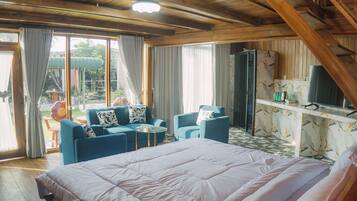 Desk, iron/ironing board, free WiFi, bed sheets