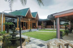 Exterior - Mik Resort & Hotel (Purwosari)