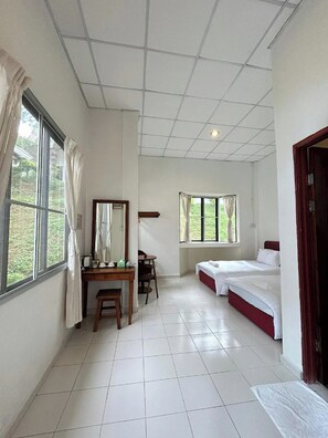 Habitación Deluxe | Cortinas opacas, wifi gratis, ropa de cama