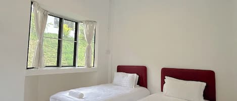 Deluxe Room | Blackout drapes, free WiFi, bed sheets