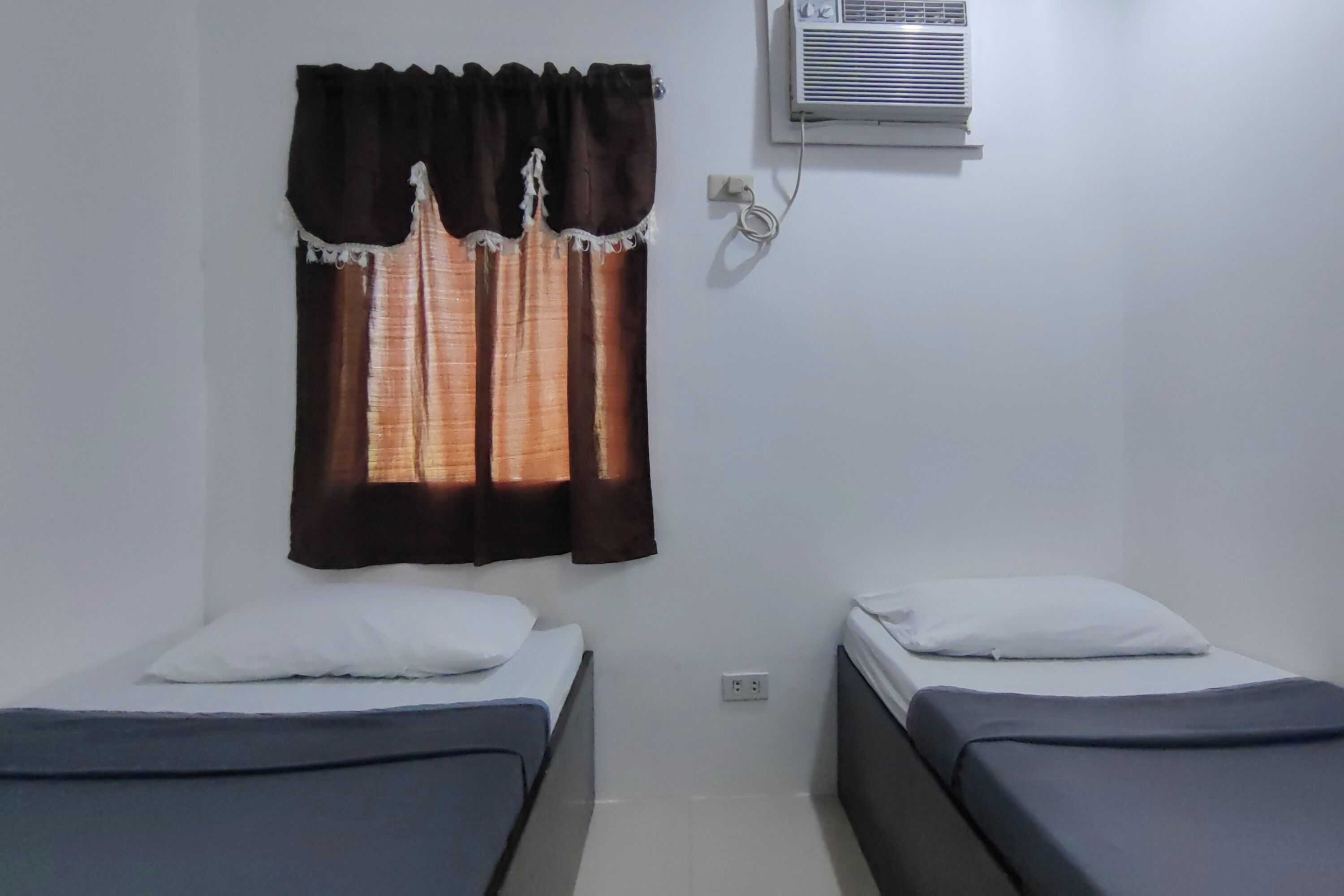 Free WiFi, bed sheets