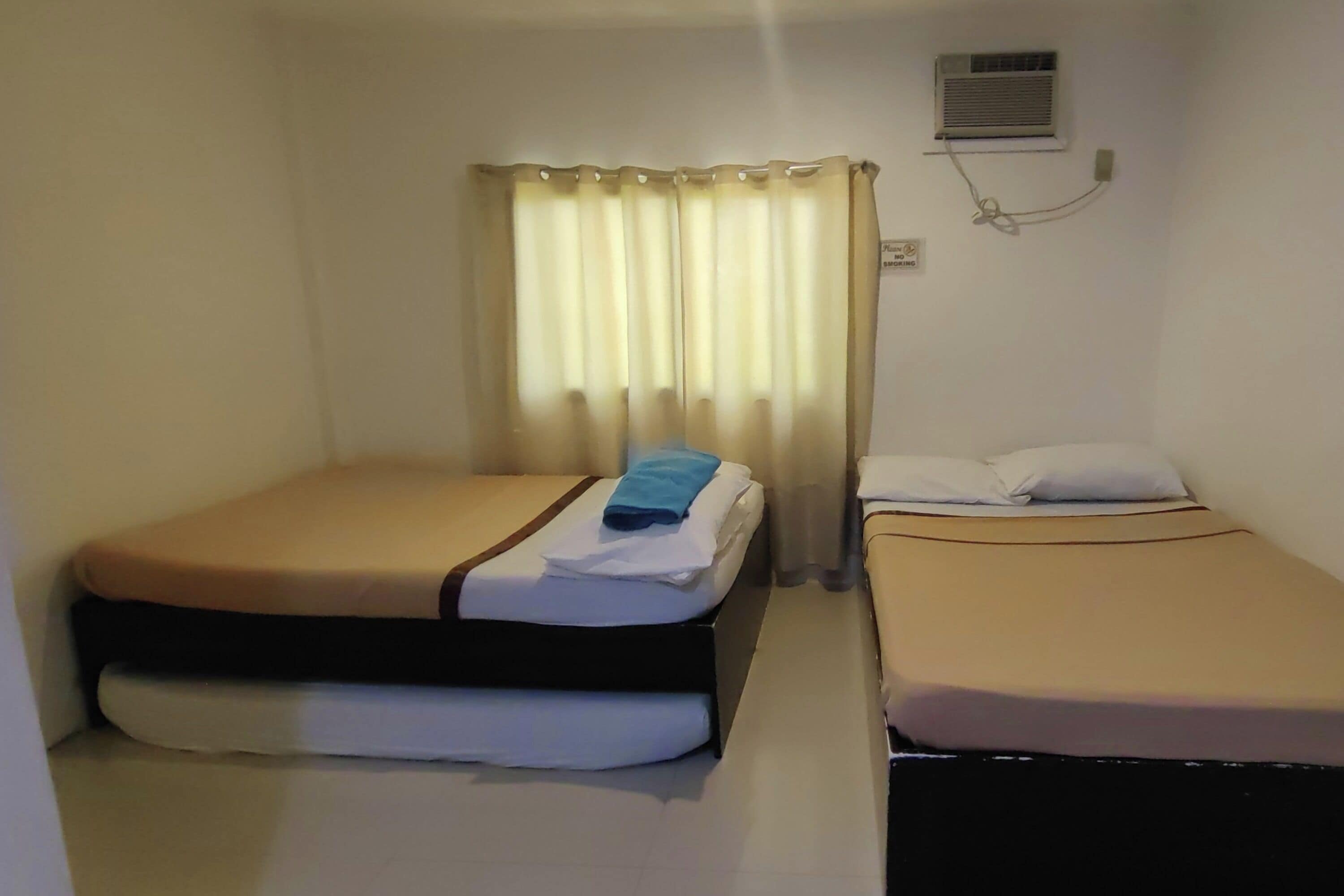 Superior Quadruple Room | Free WiFi, bed sheets