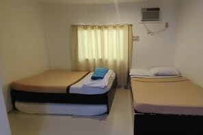 Habitación cuádruple superior | Wifi gratis y ropa de cama