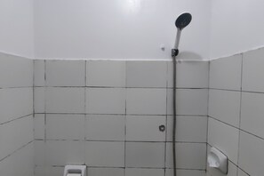 Standard Twin Room | Bathroom