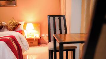 Executive Suite | Desk, rollaway beds, free WiFi, bed sheets