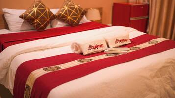 Executive Suite | Desk, rollaway beds, free WiFi, bed sheets
