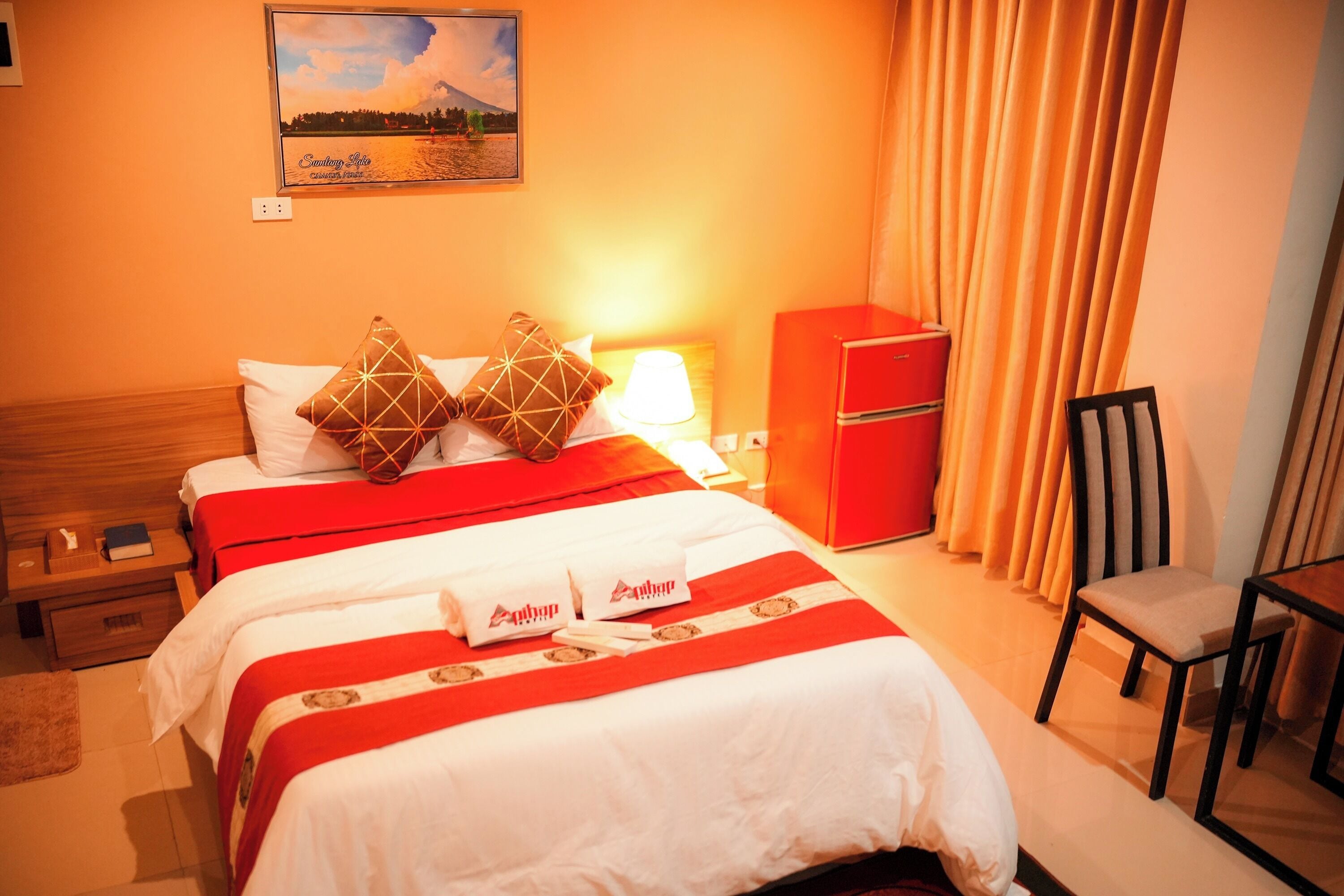 Executive Suite | Desk, rollaway beds, free WiFi, bed sheets