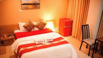 Executive Suite | Desk, rollaway beds, free WiFi, bed sheets