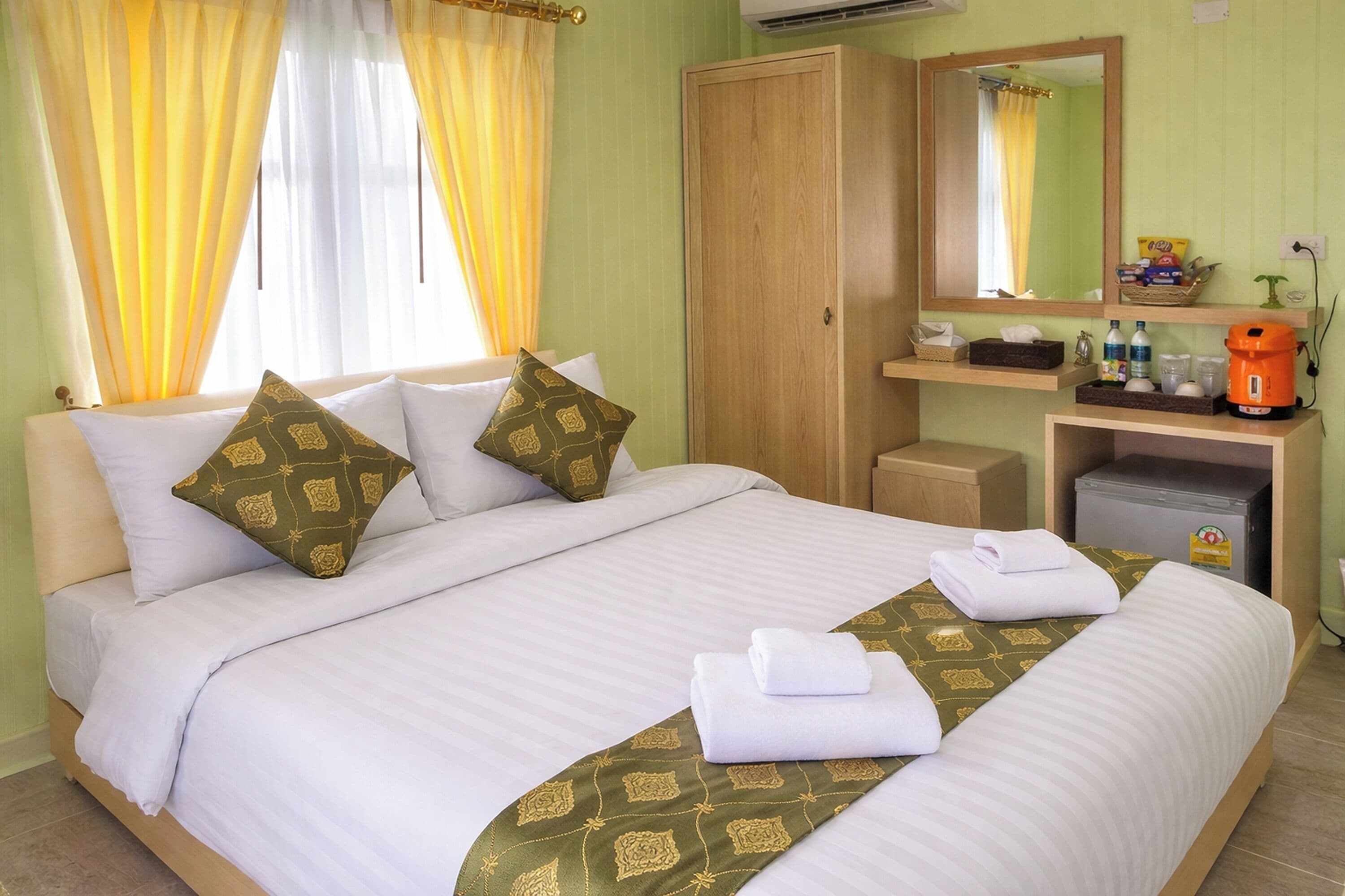 Deluxe Double Room, Garden View | Desk, free WiFi, bed sheets