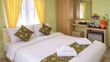 Deluxe Double Room, Garden View | Desk, free WiFi, bed sheets