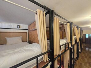 Mixed Dormitory 12 Beds - Nearthepark Backpack Hostel Night Bazaar (Chiang Mai)