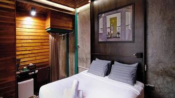 Deluxe Double Room, Bathtub | Langsir/tirai gelap terus, Wi-fi percuma, cadar katil