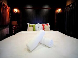 Deluxe Double Room | Blackout curtains, free WiFi, bed sheets - Photohostel (Bangkok)