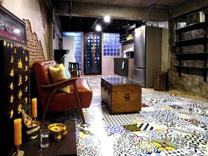 Blackout drapes, free WiFi, bed sheets - Photohostel (Bangkok)