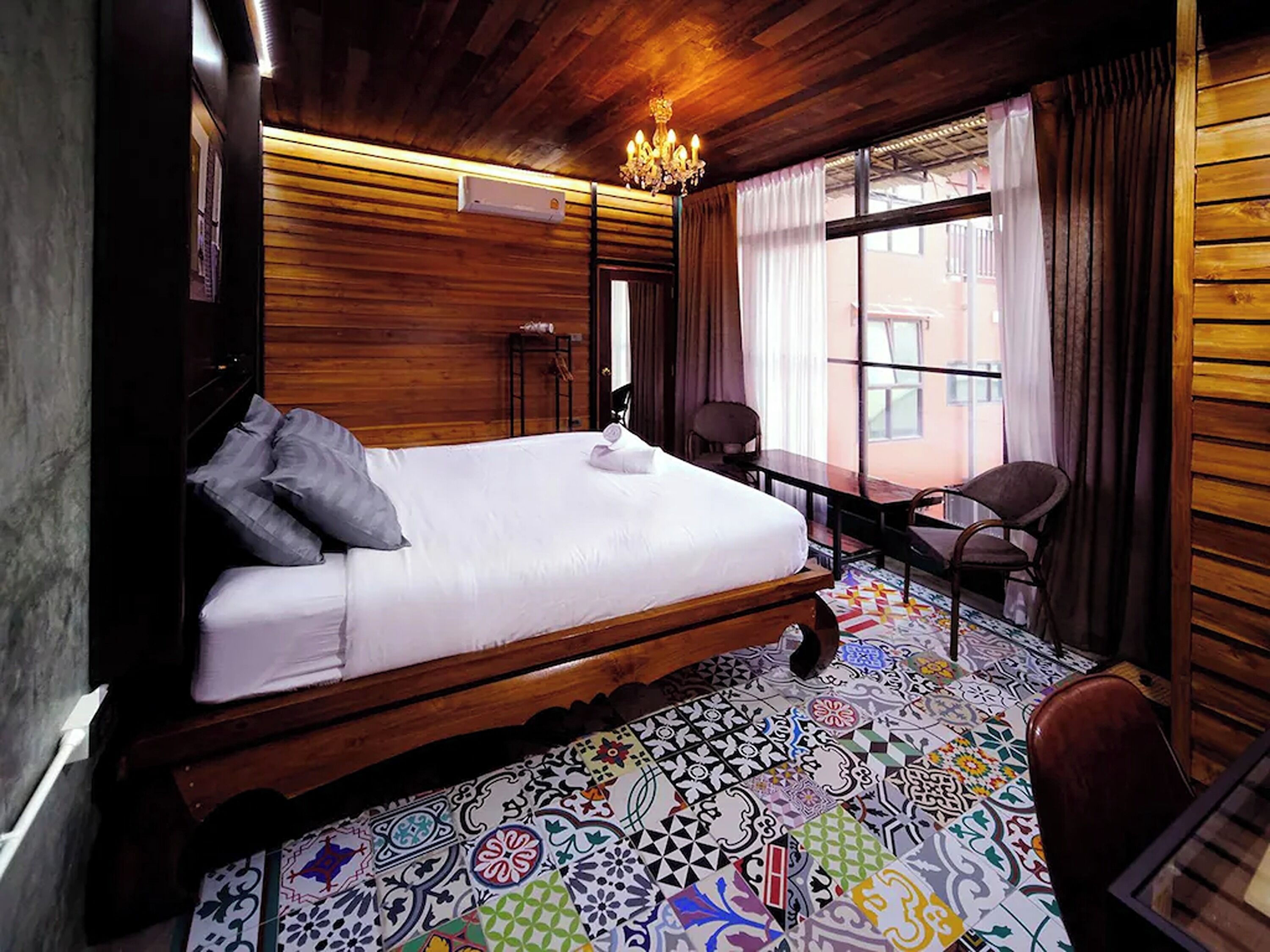 Deluxe Double Room, Bathtub