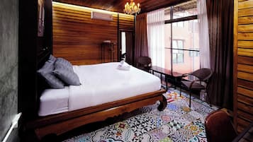 Deluxe Double Room, Bathtub