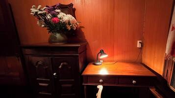 Single Room, Shared Bathroom | Desk, free WiFi, bed sheets
