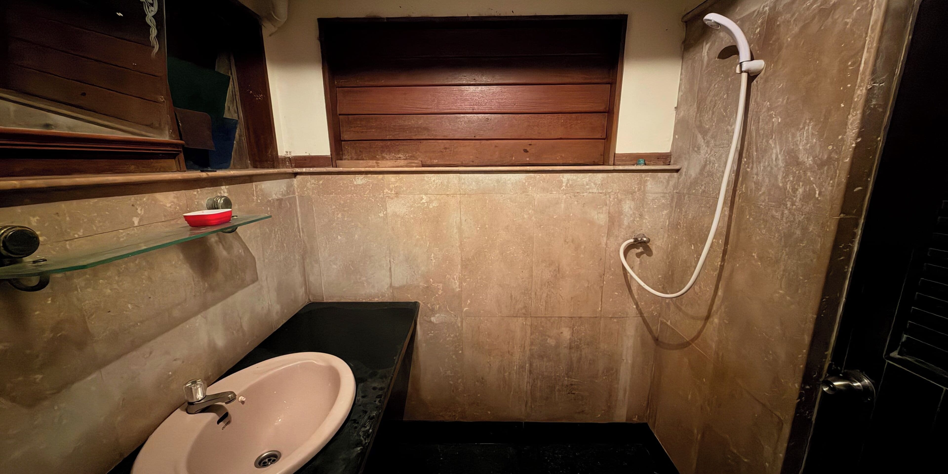 Deluxe Double Room, Shared Bathroom | Bathroom