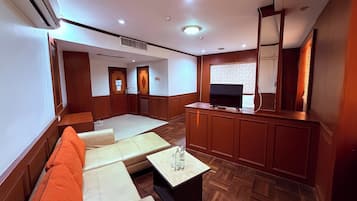 Deluxe Room | Living area | 32-inch LED TV with satellite channels