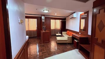 Deluxe Room | Desk, free WiFi, bed sheets
