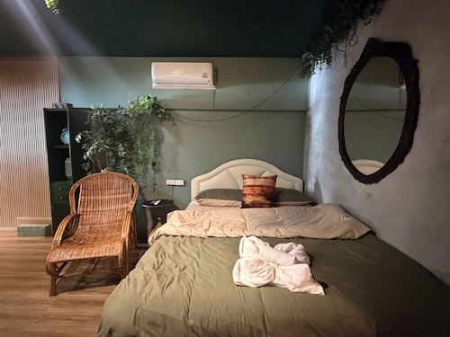 The Oasis On 8 Cozy Homestay & Café