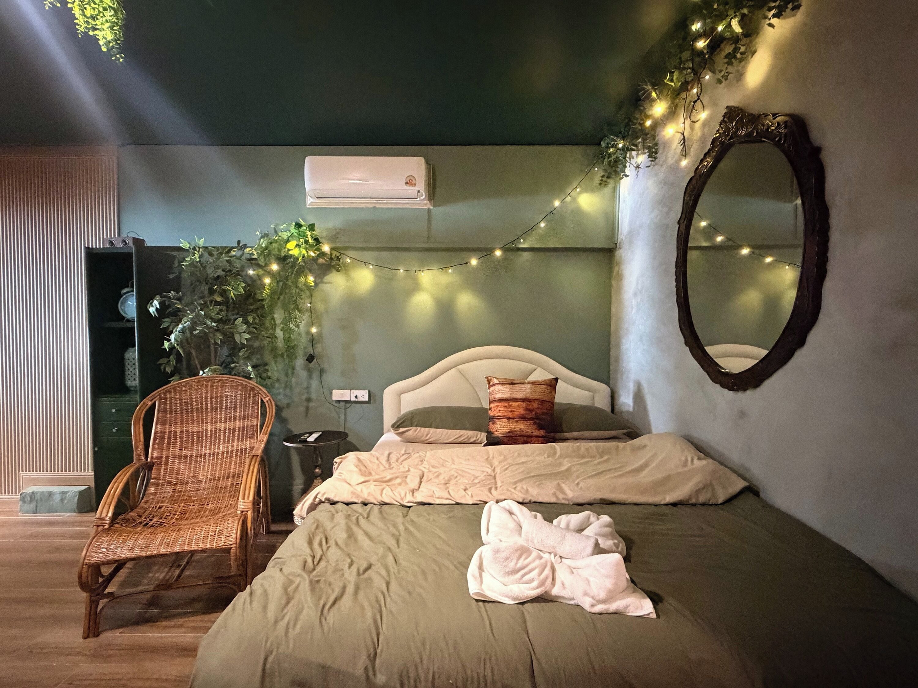 Iron/ironing board, free WiFi, bed sheets