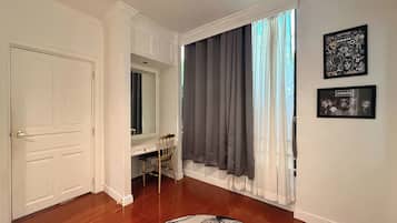 Suite | Iron/ironing board, free WiFi, bed sheets