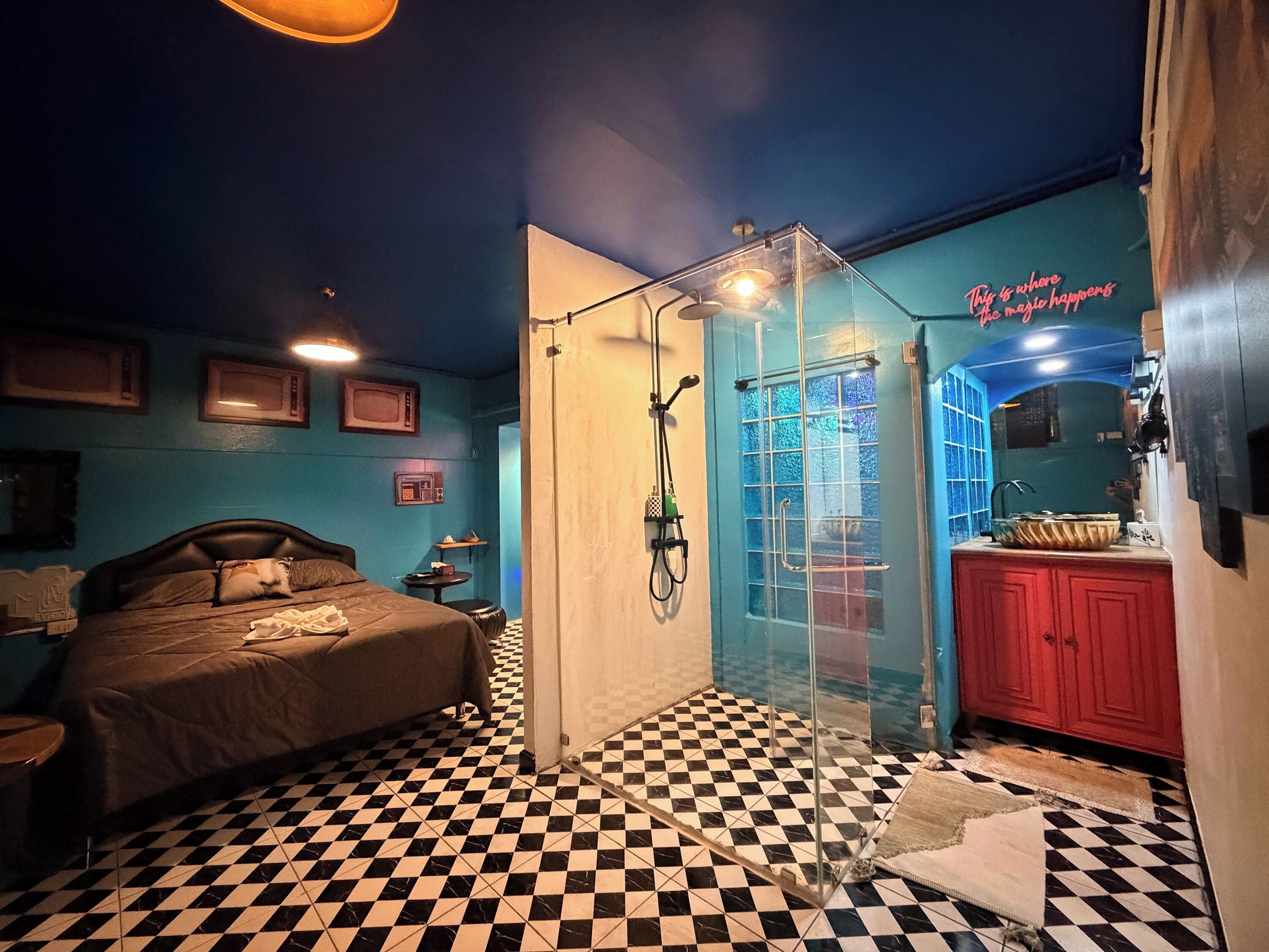 Deluxe Double Room | Iron/ironing board, free WiFi, bed sheets